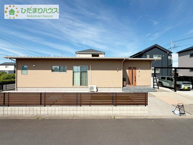 物置付きで車用品やガーデニング関係も収納ができます。