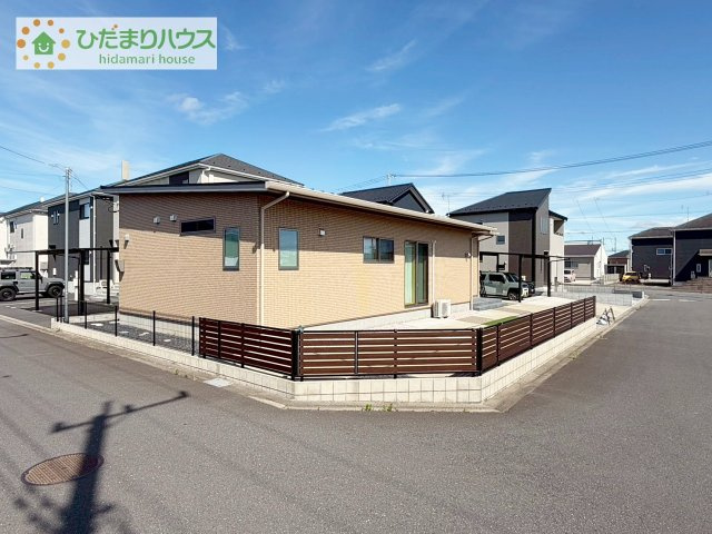 角地で開放的な99坪の土地です。