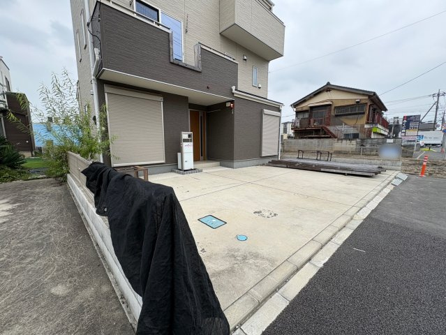全居室6帖以上・全居室に収納がある4LDK！主寝室8帖にはWIC付き！視線が気になりにくく、採光も取りやすい2階リビングです！並列駐車3台可(車種による)！