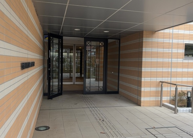 マンションのエントランスには、もともと風よけや防犯の役割がありますが、マンションによって宅配ボックスなどの設備が備わっている所もあります。日々の生活をイメージしながら生活しやすさをチェックしましょう。