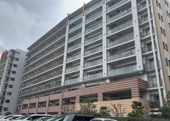 外観はマンション管理がされているかの目安になります。築年数が古いと、壁面は劣化してひび割れが生じることも！建物が古びていても細かいところが修繕されていると、きちんと管理されているなぁと感じるでしょう。