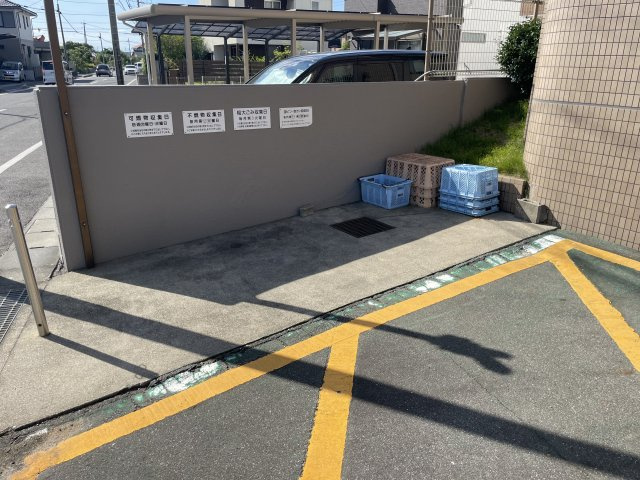 ゴミ捨て場あり！広々としているので置くだけでOK！