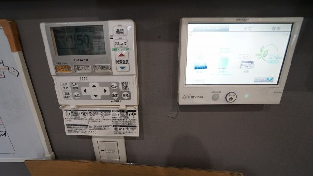 給湯操作パネル、太陽光発電モニタ