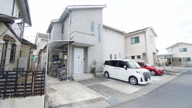 太陽光発電5.12ｋＷつき4ＬＤＫ＋Ｓ、ウッドデッキ、サンルームつき戸建て　車3台～駐車可能　