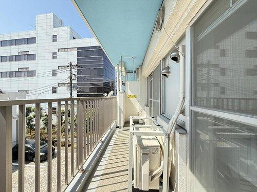 南西向きで陽当たり良好のバルコニーです。