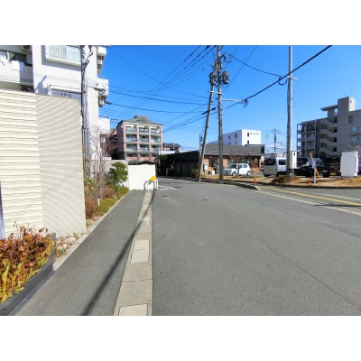 全面道路はゆったりしておりお車の出入りも快適☆*