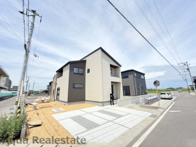 前面道路含む現地写真です
