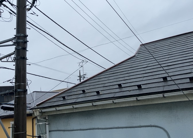 2階の窓やバルコニーからの眺望です。周囲は落ち着いた第一種低層住居専用地域となっており、遮る建物が少なく開放的な風景が広がります。季節の移り変わりを感じながら、爽やかな風を感じられる環境です。