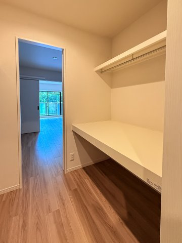 ウォークスルークローゼット付設/大容量の荷物も収納可能です。