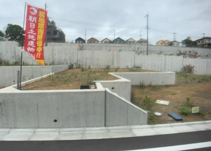 家を建てる前提で土地を探している場合、地盤の丈夫さは譲れない条件の一つです。地盤が脆弱だと追加工事が必要となります。また、過去に地盤沈下や液状化現象を起こした土地は、できるだけ避けた方がいいでしょう。