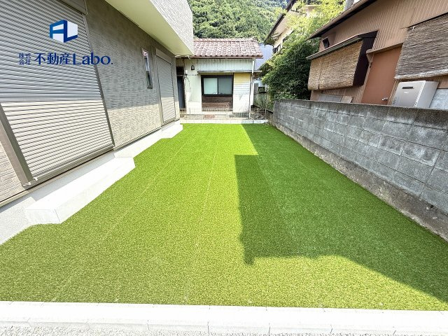 ●お庭スペース●　家庭菜園やお子さまのプールなどいろいろなことに使用できるうれしい広さのお庭スペース♪