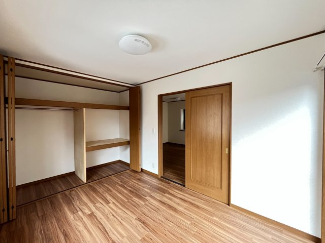 ゆったりした洋室です