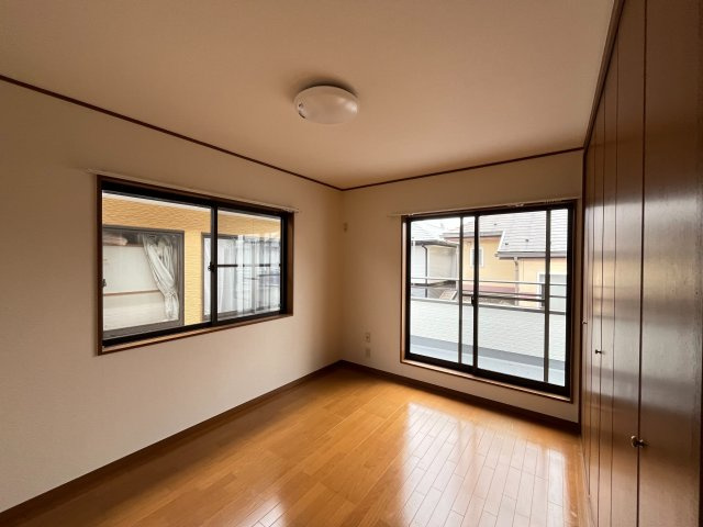 開放的な寝室です