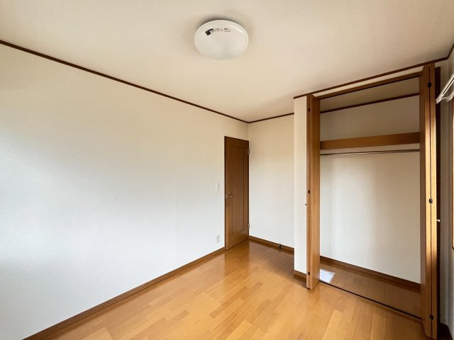 個人の部屋や寝室として使える洋室です