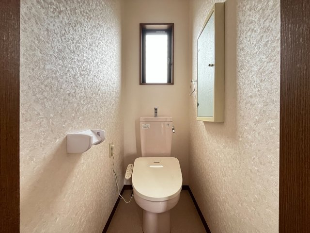 コンパクトで使いやすいトイレです