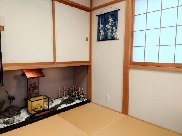 おしゃれな吊り収納を備えています！