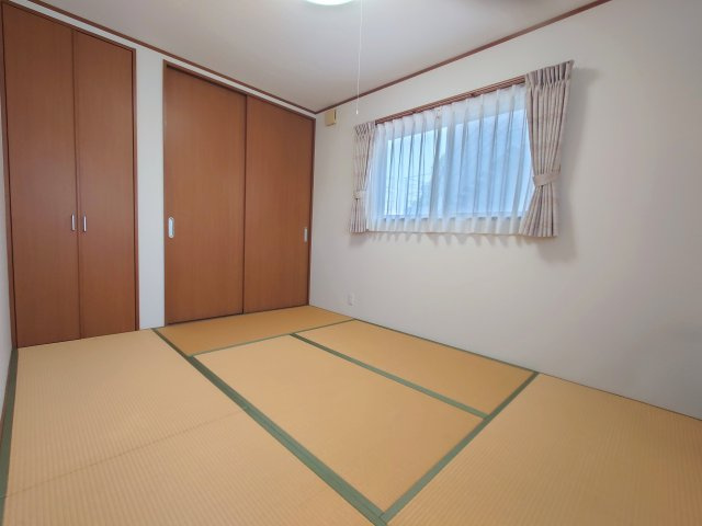 2階和室にも収納スペースがたっぷり！