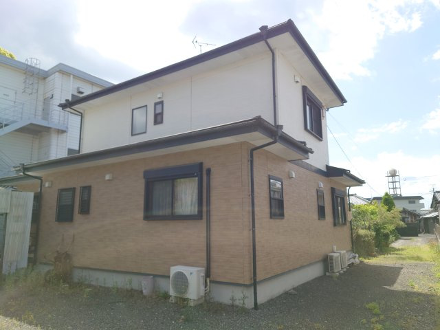 建物を北側から撮影しています！