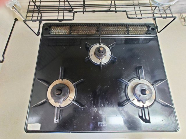 キッチンの熱源は、ガス火の3口コンロです！