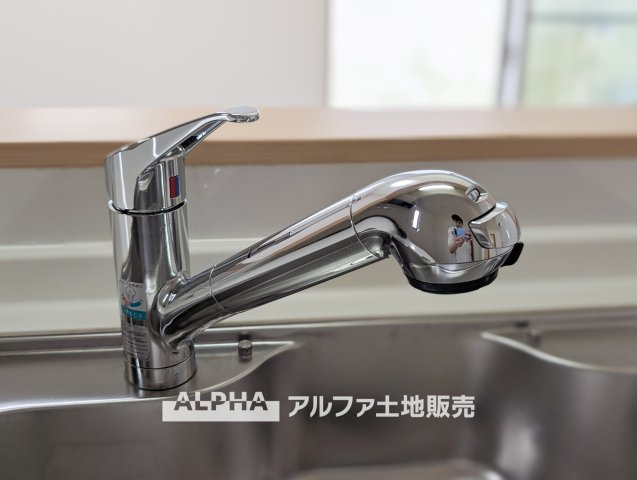 【Water　cleaner】　◆浄水器◆蛇口から流れ出すお水はクリーンでいつも楽しめます。また浄水器内臓シャワー混合栓なので場所取らずのスッキリとしたスタイルです。