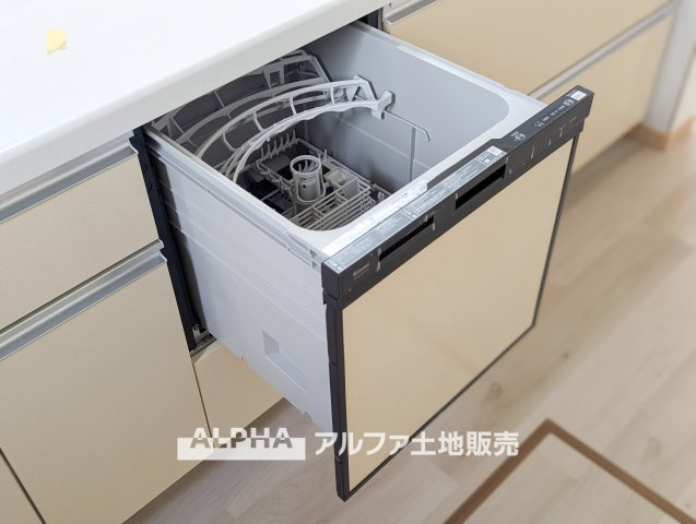 【Food　washing　machine】　◆食洗機◆家事の時間を短縮し、お子様との大切な時間をもっと楽しく。手荒れも防げて節水効果も高い、忙しい毎日に嬉しい人気の設備です。
