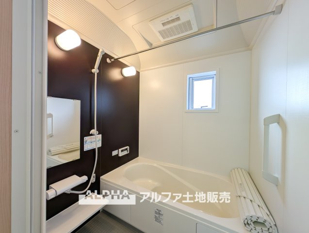 【Bathroom】　◆浴室換気乾燥機付きUB◆雨に日でも洗濯物が乾かせ、同時に室内を乾燥させる為、カビ、汚れの発生を抑えます。暖房機機能があり冬場は入浴前に暖め可能でとても重宝します。