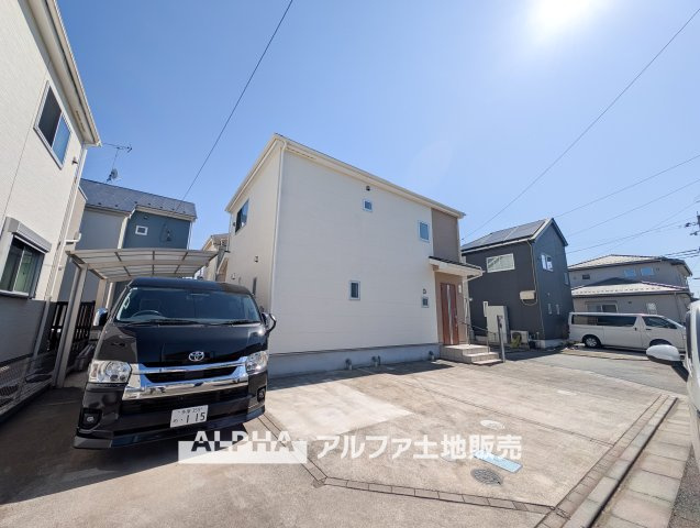 【House　of　the　Sun】　◆明るい家◆太陽の温かな光がお家全体を照らす。そこには目を輝かせ笑顔で見つめてくれる君がいて、「ただいま」の言葉がこだまする。そんな君の瞳に恋している。