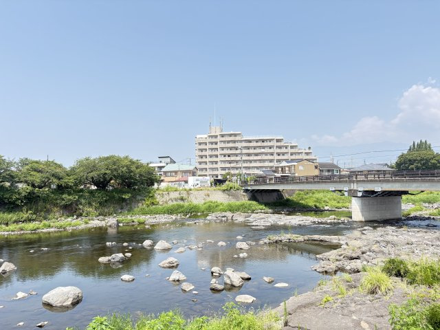 公園（黄瀬川）からの当物件写真です。