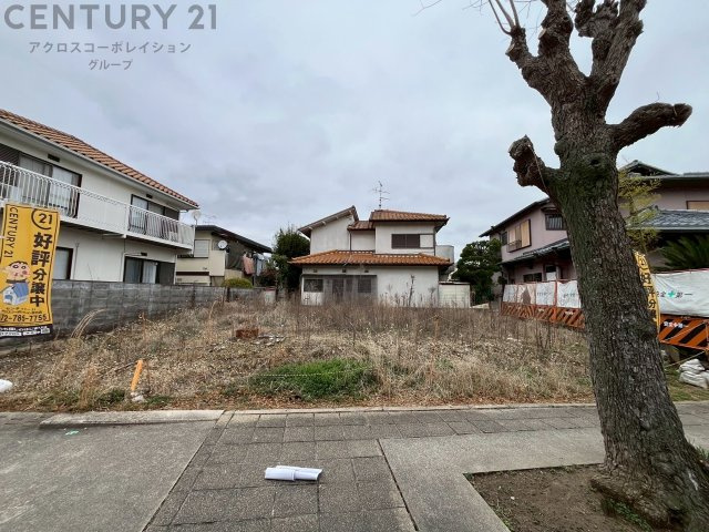 トナリエ清和台などの商業施設が近く、教育・医療施設も徒歩圏内で生活利便性が高く、阪急「川西能勢口」駅行きのバス便も非常に多いのが特徴です。