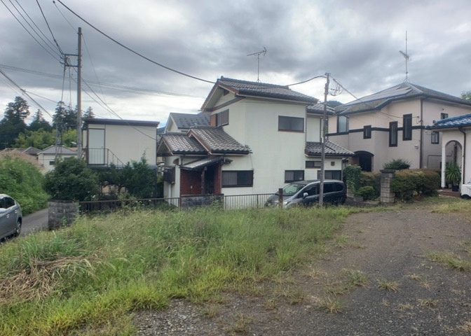 土地の形が極端に長細かったり、狭小地、あるいは道路との高低差がある傾斜地だった場合、後々売ろうとしても買い手がつかない場合もあります。後々、売却することになった時に価値の下がらない土地を選びましょう。