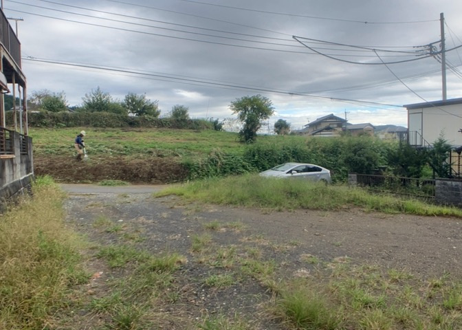 土地を買う際、住む地域の自治体や福祉の補助制度にも注目してみましょう。子供や老人の医療補助やゴミ出しのルールなど、自治体によってルールに大きな違いがあるため、暮らしやすい土地で判断するとよいでしょう。