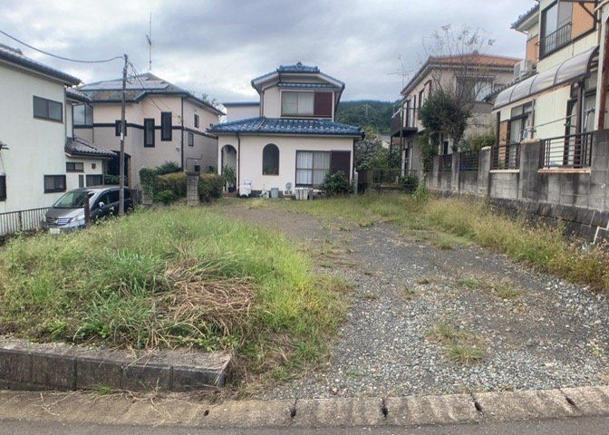 隣家の土地はどうなっているのか、生活利便施設が近くにあるのか、学校まで近いかなど、お客様のライフスタイルにあわせたイメージが重要です。また、近くにあると困る施設が近くにないかも確認するといいでしょう。