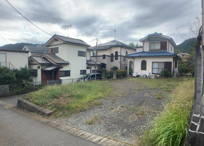 家を建てる前提で土地を探している場合、地盤の丈夫さは譲れない条件の一つです。地盤が脆弱だと追加工事が必要となります。また、過去に地盤沈下や液状化現象を起こした土地は、できるだけ避けた方がいいでしょう。