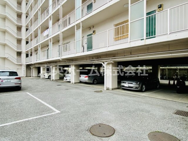 【敷地内駐車場】最新の空き状況や費用などの詳細は担当スタッフまでお問い合わせください。