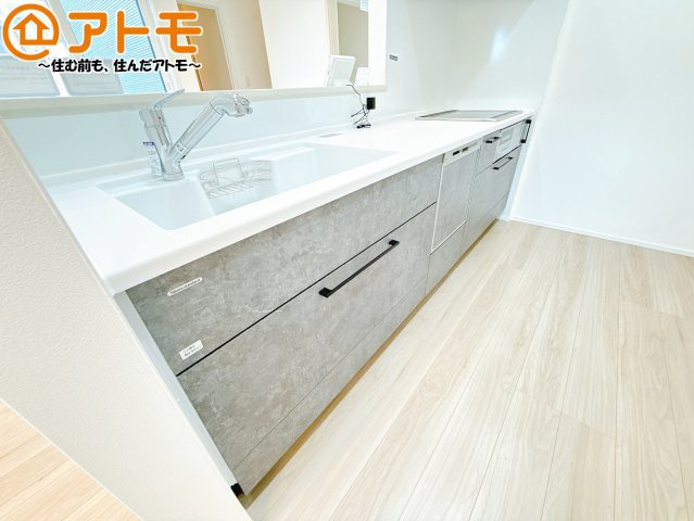 対面式のキッチンはリビングを見渡すことができるので安心♪家族の会話も増えそうですね♪
