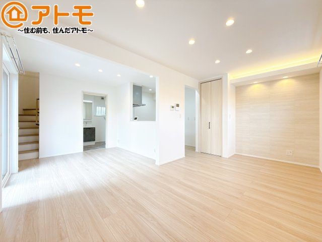家族団らんのイメージは、リビングを思い浮かべませんか？リビングこそ広々としたお部屋が良いですね♪
