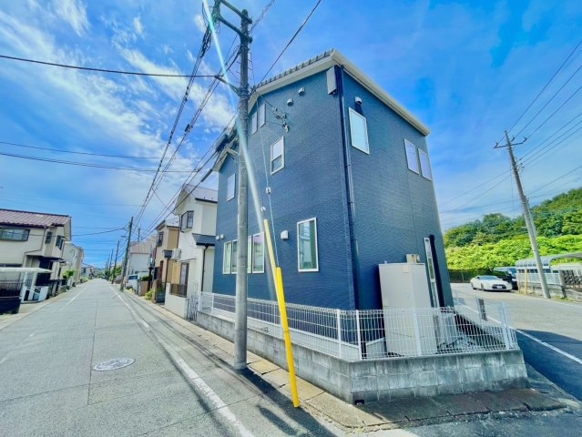 【床暖房】リビングとキッチンは使い分けも可能です。太陽光発電設備がるので昨今高騰する電気料金に対して家計にうれしい設備です♪※明るさ調整加工、家具修正加工をしております。