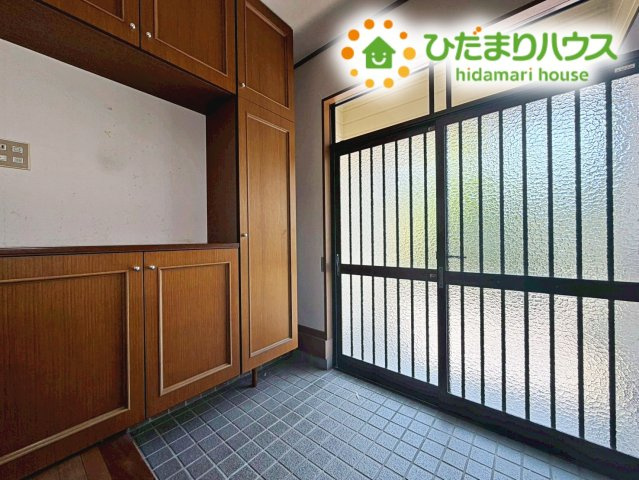 天井まである玄関収納には、ロングブーツなどもしっかり収納できちゃいます！