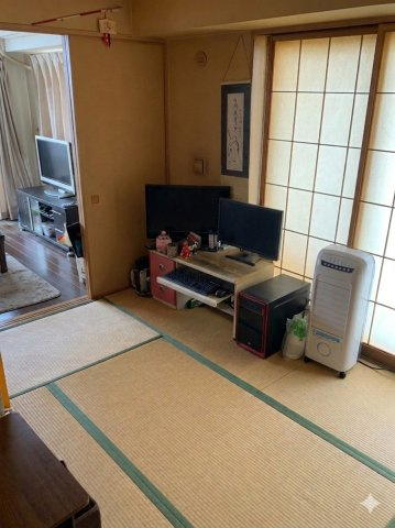 スタイリッシュなリフォームプランがあります。　※室内写真はAIによる家具消去加工あり