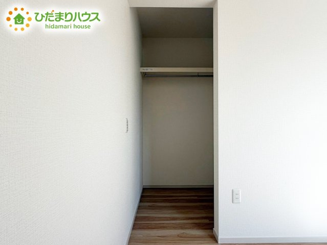 ママに人気のウォークインクローゼット付き！　コートやジャケットはもちろん、季節物や布団なども全部収納できちゃいます(^^)/