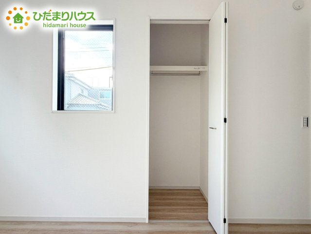 洋室にも大容量のクローゼット完備！　お布団やお子様のおもちゃなどがスッキリ収納できますね(^^♪