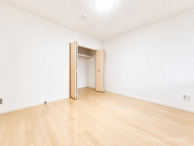 明るい洋室です