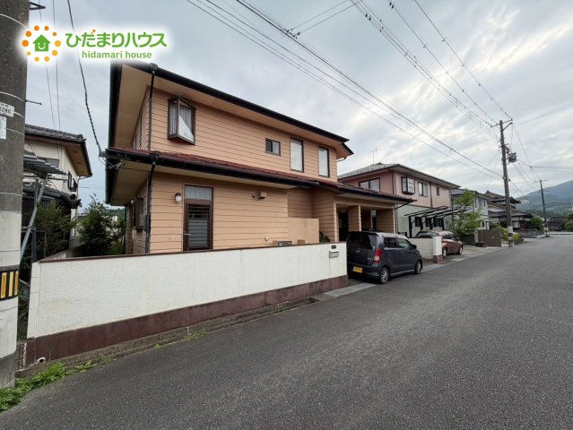 明るい光が差し込む開放感あふれる住まいです。