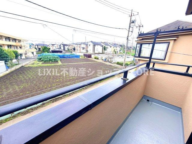 南に大きく面したバルコニーは太陽の温かな温もりをめいいっぱい受け止めてくれます。