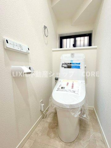 トイレはウォシュレット標準の節水トイレで、デザイン性・清掃性に優れたトイレを採用