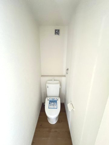 施工例。2階にもトイレです。施工例は完成時と異なる場合があります。