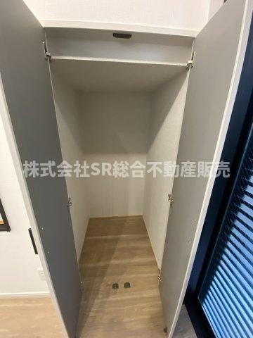キッチンにはパントリーとして使える収納もあります！
