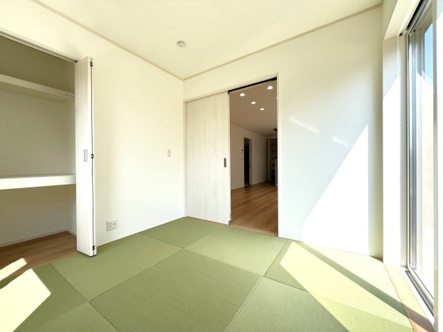 【イメージ画像：地盤調査・地盤改良】第三者機関による地盤調査実施済。調査の結果、地盤が軟弱と診断された場合は地盤改良を行っています。地耐力に応じて基礎補強、地盤補強や杭打工法などの対策を検討しています