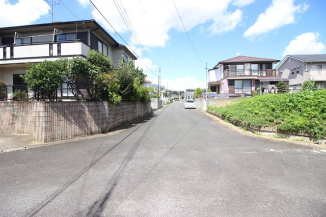 前面道路含む現地写真です
