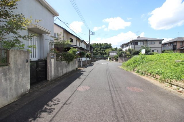 前面道路含む現地写真です